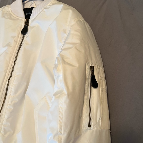 Decibel White Puffer Jacket. Small - Picture 6 of 7
